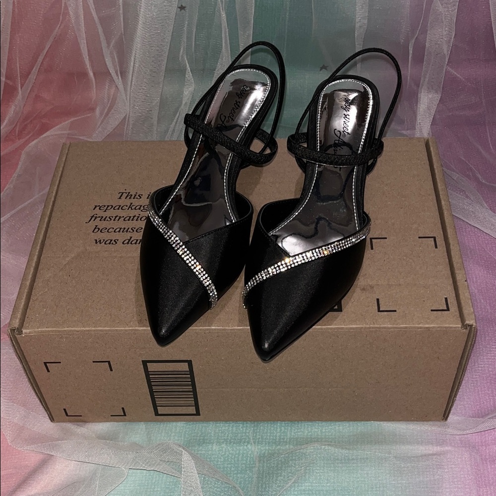 Easy Street Women's Black Strappy Heels